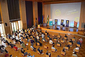 Jugendliche veranstalten 24h Diskussion im Rathaus Dresden