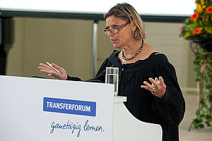 Beim Transferforum diskutieren Expertinnen und Experten aus Schulpraxis und Partnerinstitutionen, Wissenschaft und Bildungsverwaltung