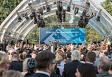 Ein Orchester auf der Bühne des vergangenen Bürgerfestes beim Bundespräsidenten.