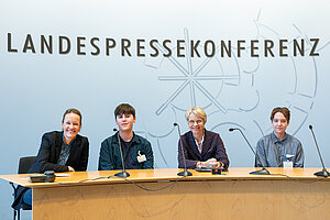 Pressekonferenz am 15.1.2024 mit Bildungsministerin Dorothee Feller, Anne Rolvering und Schüler:innen in NRW