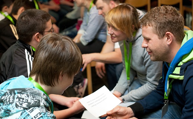 Kinder und Jugendliche lernen beim o.camp gemeinsam. Bildquelle: DKJS